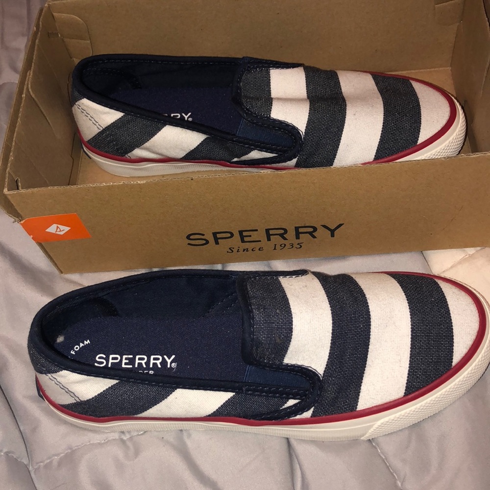 sperry slip on sneakers